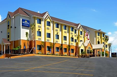 Microtel Inn & Suites by Wyndham New Braunfels I-35