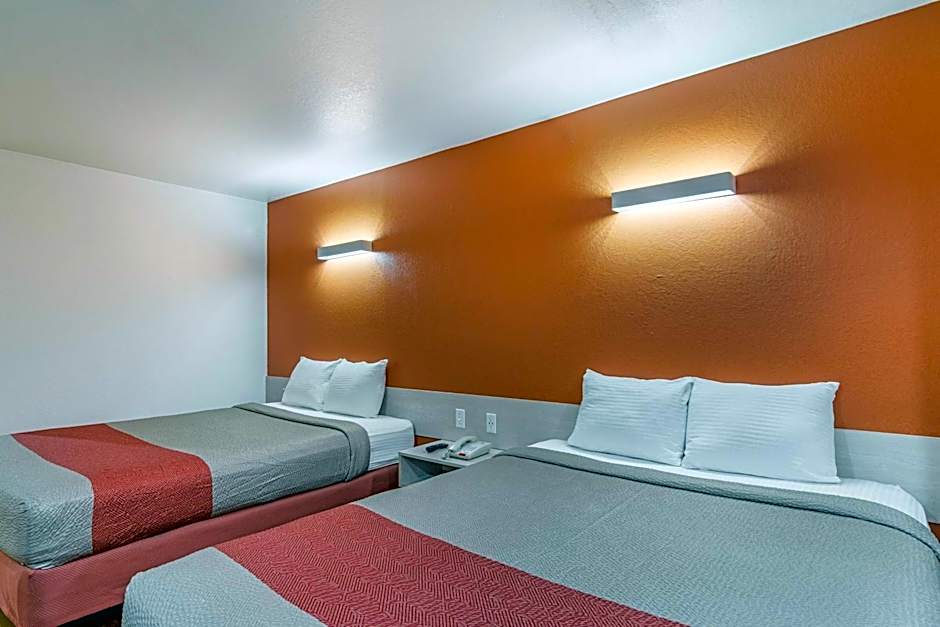 Motel 6-Mcalester, OK