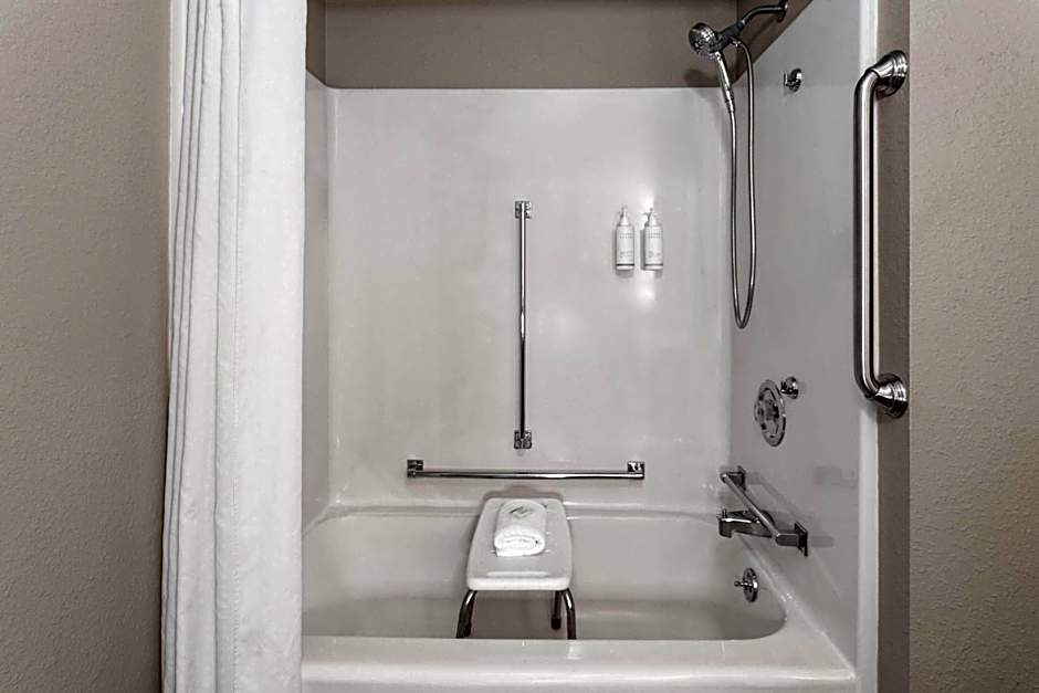 Super 8 by Wyndham Green Bay Near Stadium