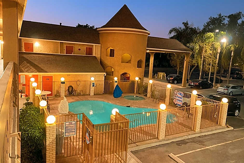 Super 8 by Wyndham Bakersfield South CA