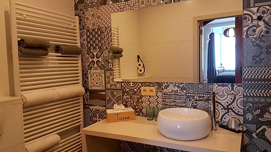 B&B Charles Cabour