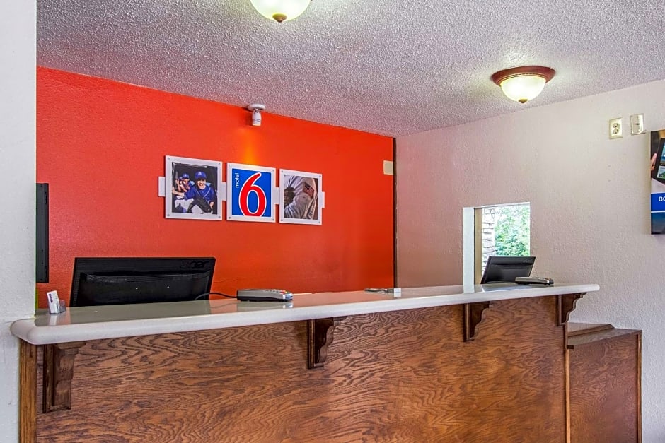 Motel 6-Ashland, OH