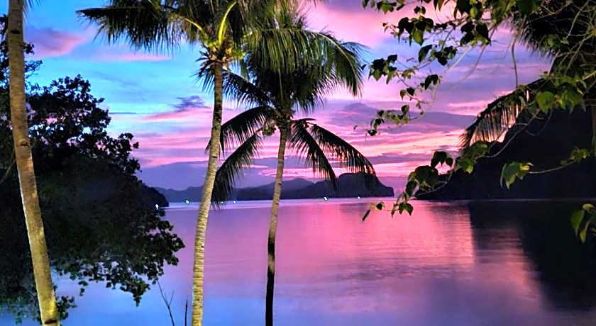 Golden Monkey Beach Hotel