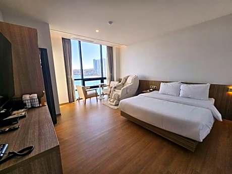 Deluxe Suite with Sea View