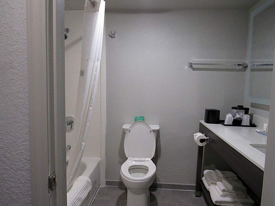 Clarion Pointe McDonough