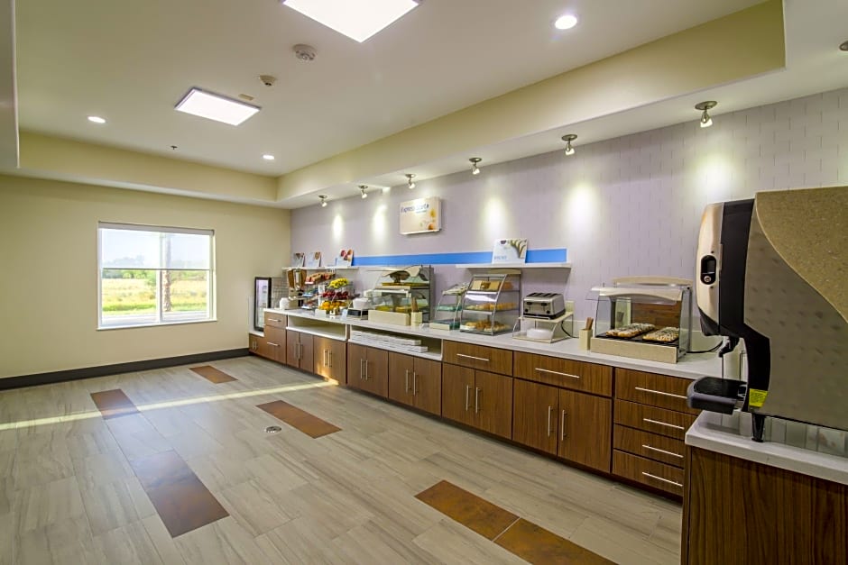 Holiday Inn Express & Suites Raymondville By IHG