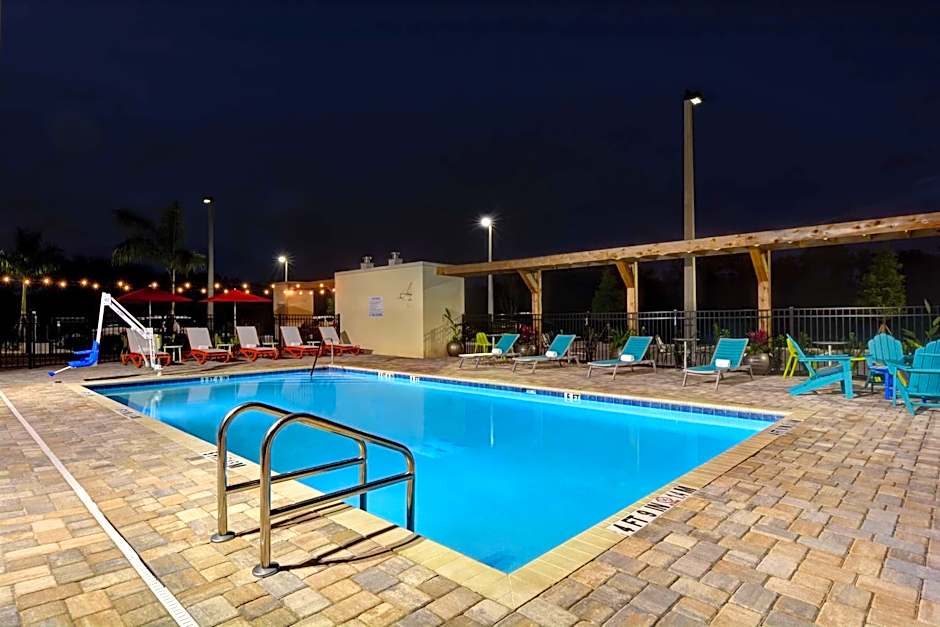 Home2 Suites By Hilton Sarasota I-75 Bee Ridge, FL