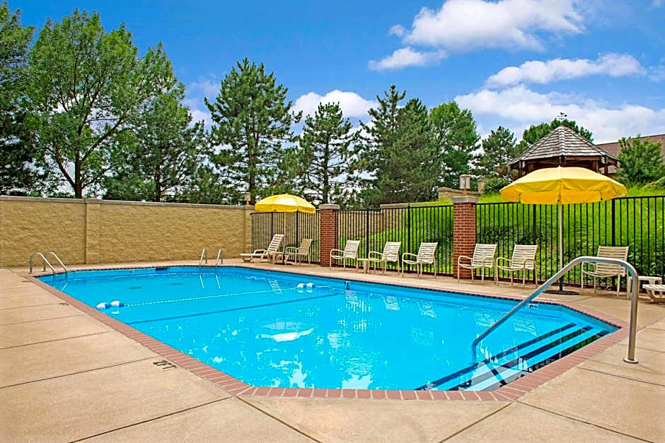 Days Inn by Wyndham St. Louis/Westport MO