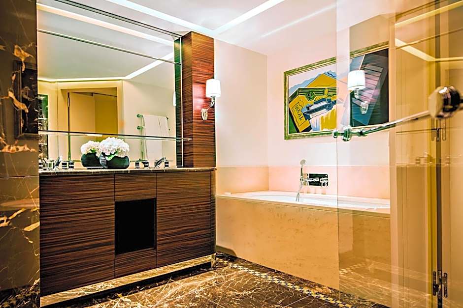 Prince de Galles, a Luxury Collection hotel, Paris