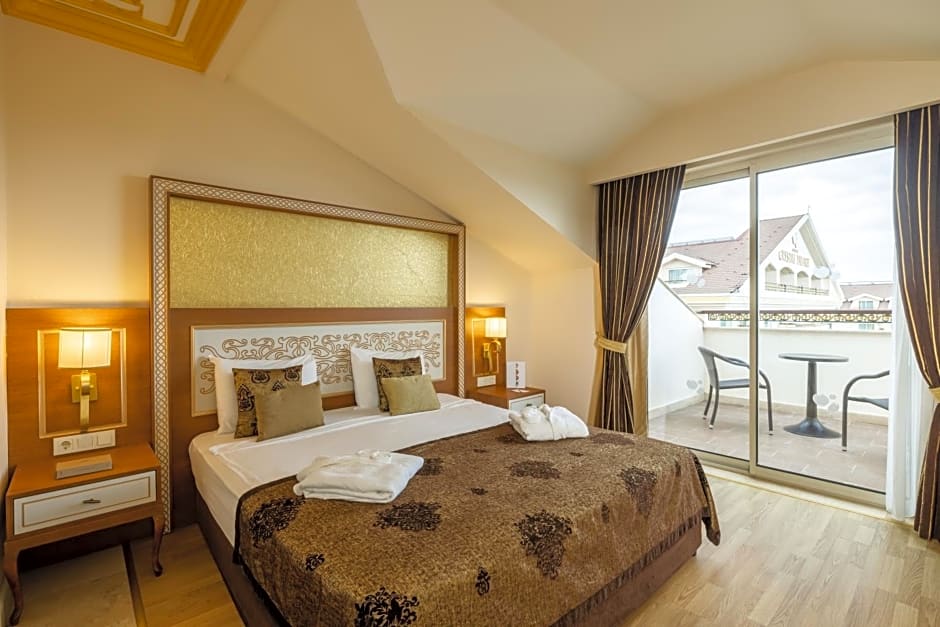 Photo 1 of 9 of Suite with Sea View