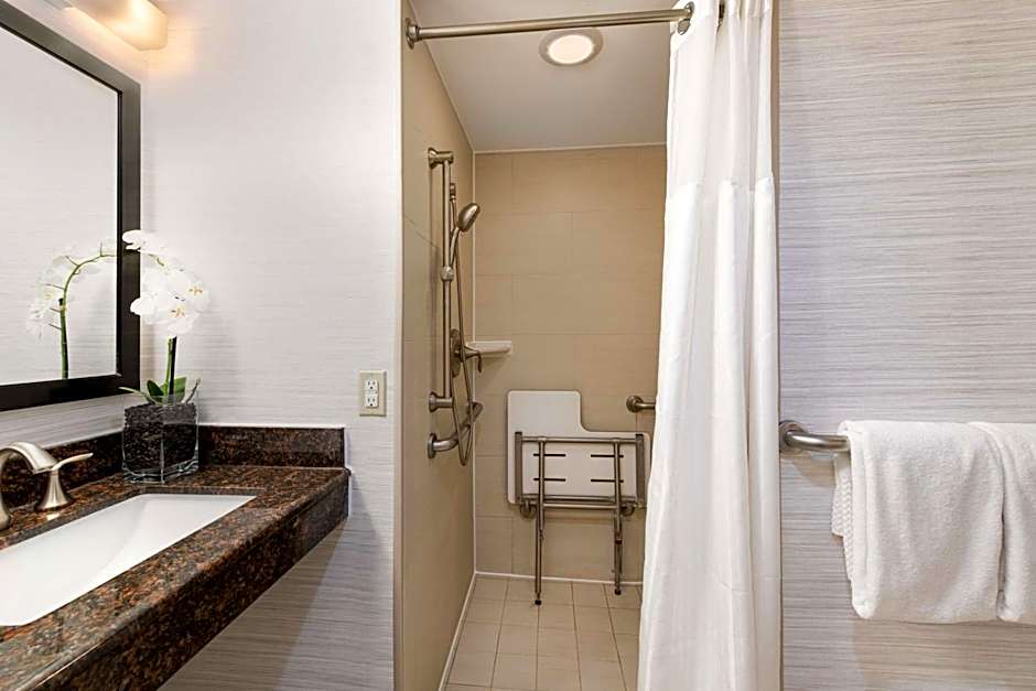 DoubleTree By Hilton Denver Thornton
