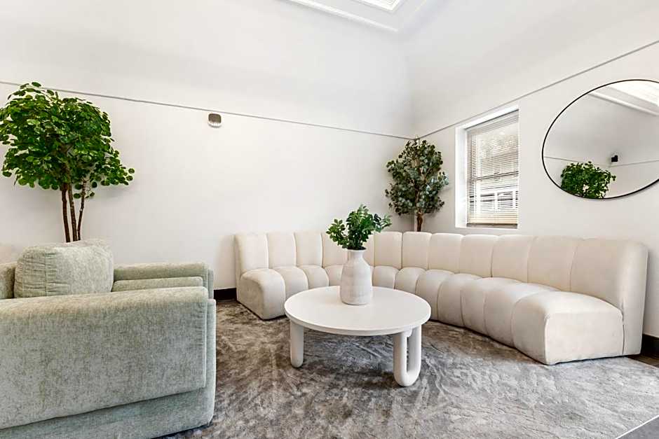 Bay Ridge ApartHotel