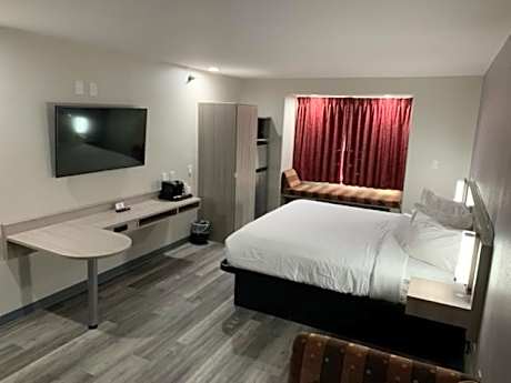1 King Bed Non-Smoking