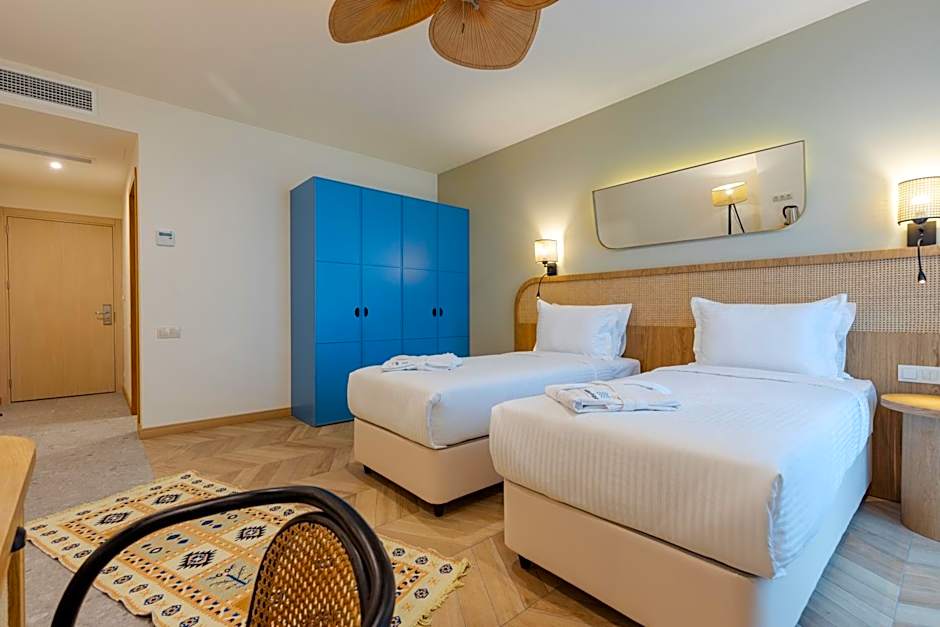 MiraMar Luxury Residences