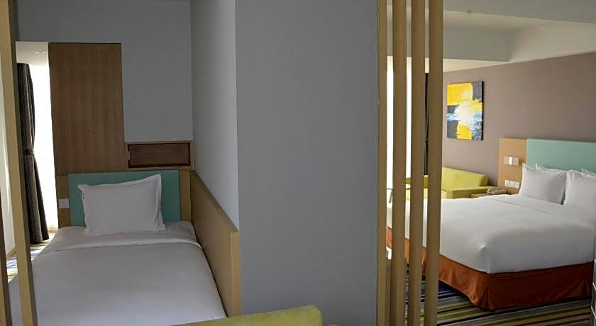 Holiday Inn Express Yingkou Onelong Plaza By IHG