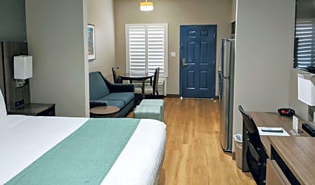 Suite King Mob Accessible Comm Assist Rollin Shower Kitchenette Sofabed Non-Smoking Full Breakfast