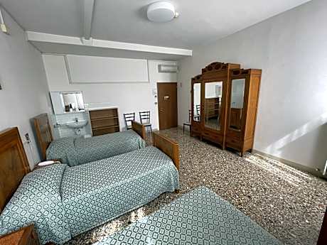 Triple Room with Private External Bathroom