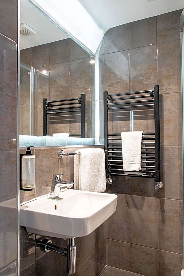 Almondsbury Inn & Lounge