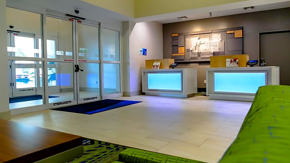 Holiday Inn Express St. Petersburg North / I-275 By IHG