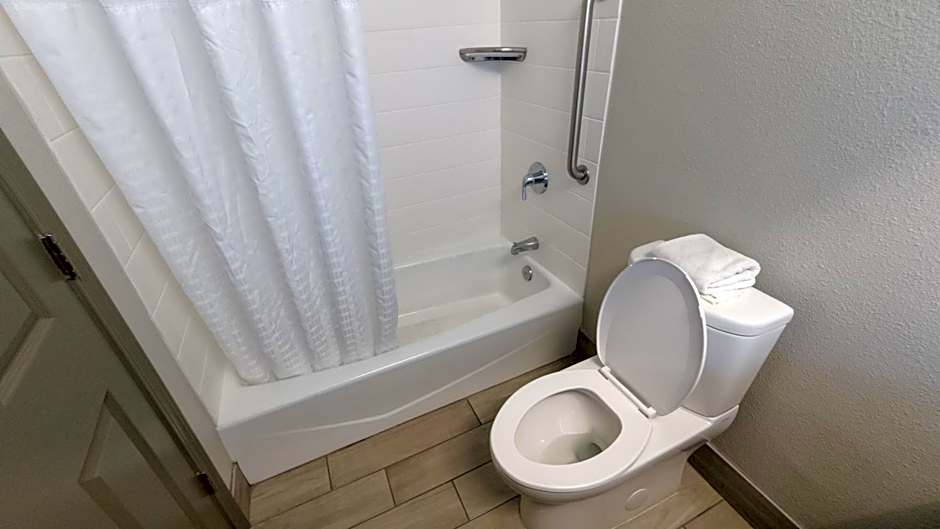 Super 8 by Wyndham Santa Cruz Beach Boardwalk