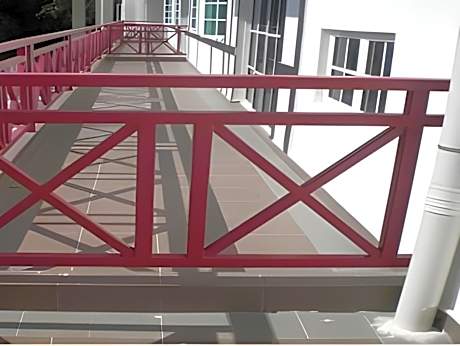 Patrick's Apartment @ Iris House Resort