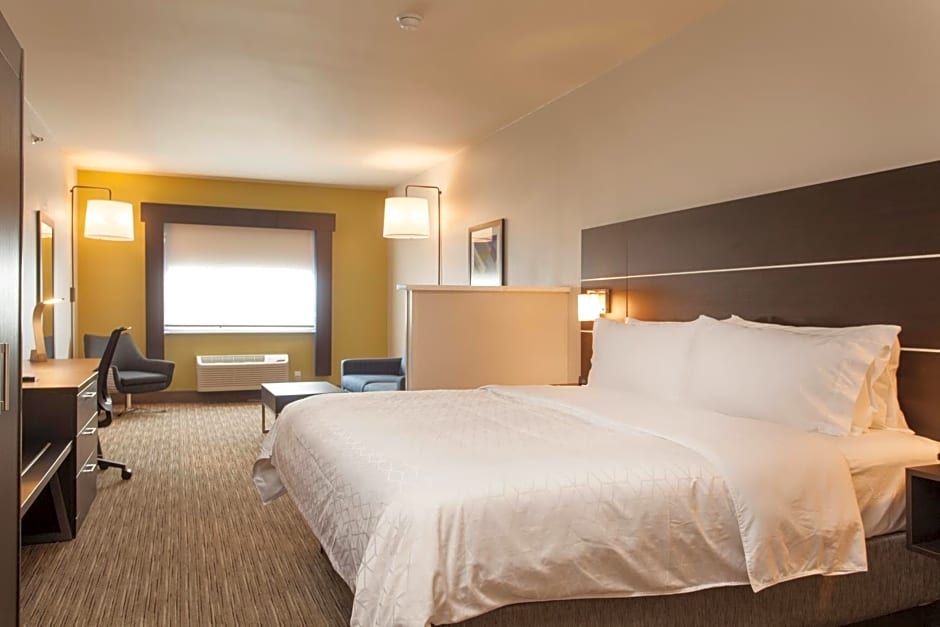  Holiday Inn Express & Suites