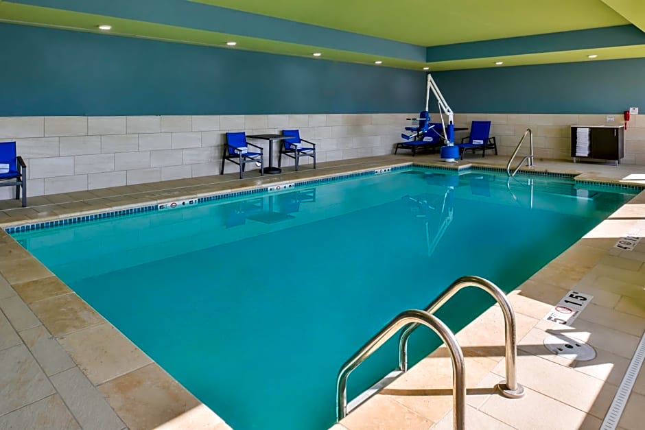 Holiday Inn Express & Suites Kansas City - Lees Summit By IHG