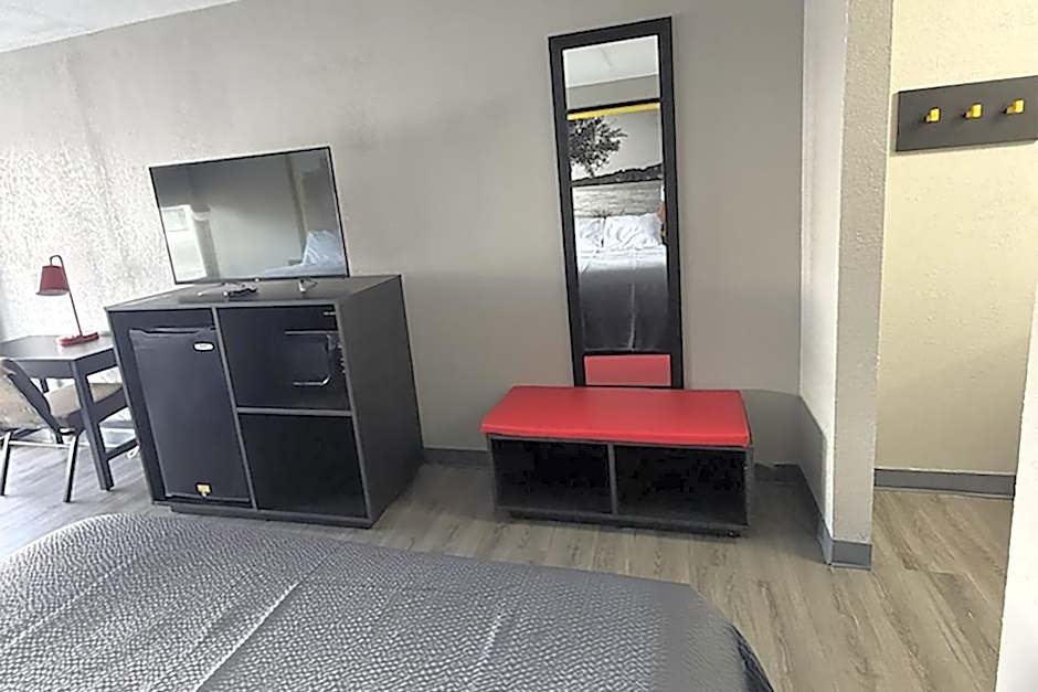Super 8 by Wyndham Birmingham Downtown