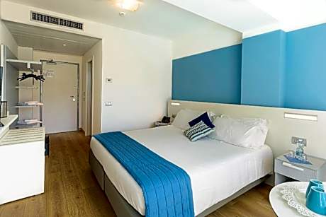 Standard Double Room with Mountain View