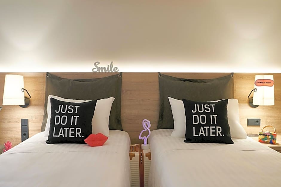 Moxy Patra Marina