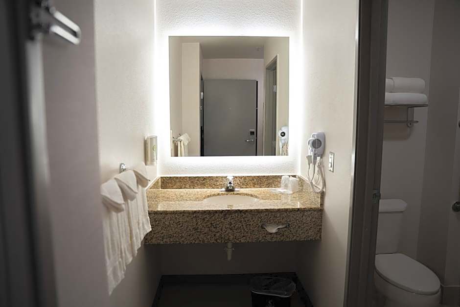Comfort Suites Airport Tukwila Seattle