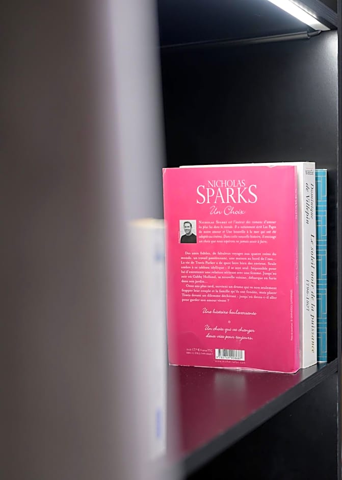 Aris Grand Place Hotel