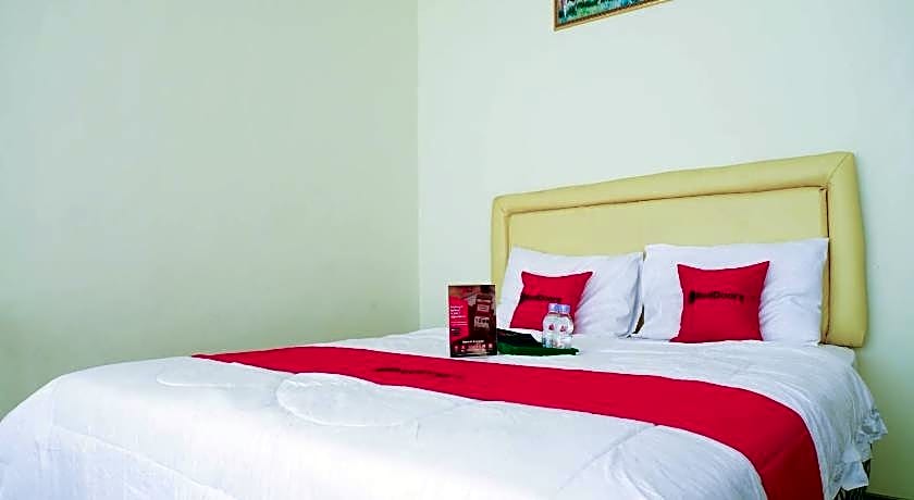 RedDoorz near STAB Syailendra Kopeng