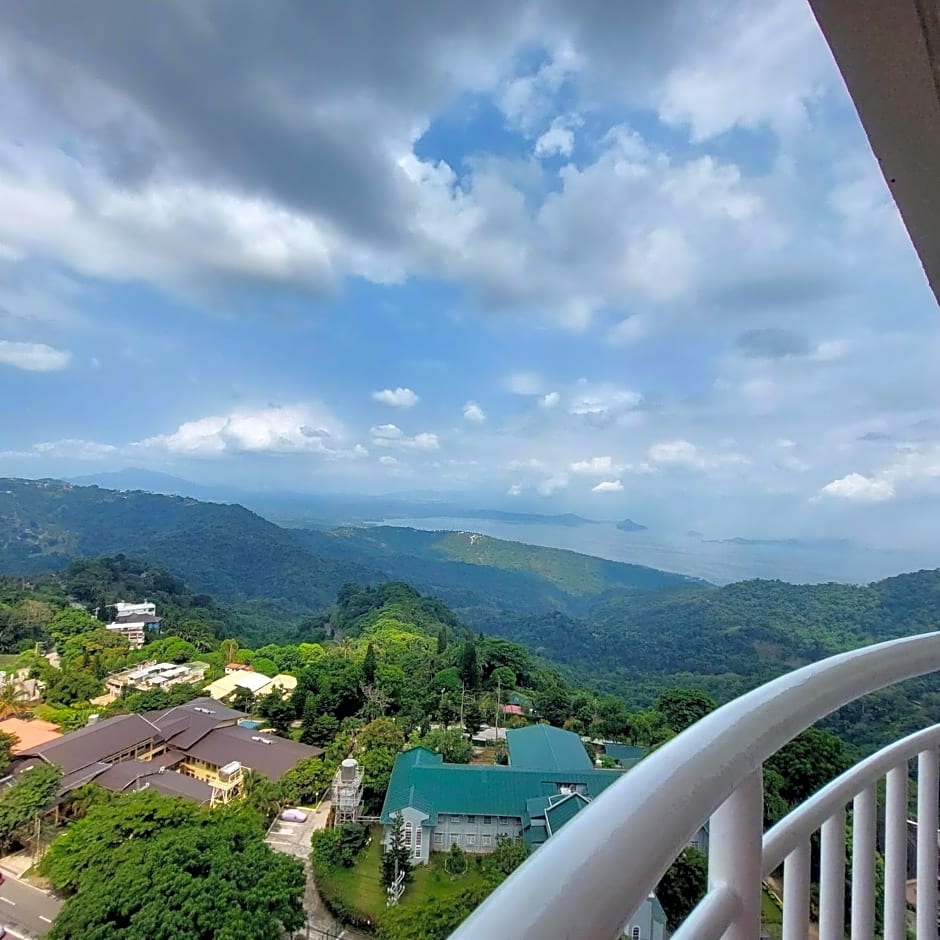 Netflix and Unli WIFI!!! The Elchies Room at Tagaytay Prime Residence