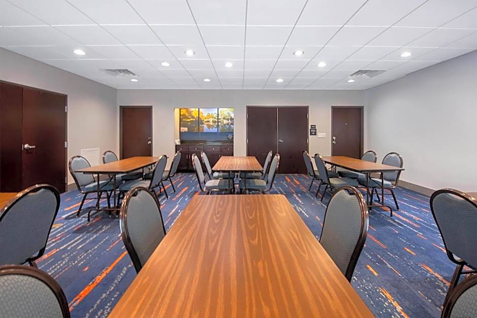 Hampton Inn By Hilton & Suites Harvey
