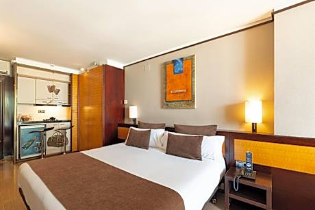 Deluxe Double or Twin Room with Balcony and Sea View