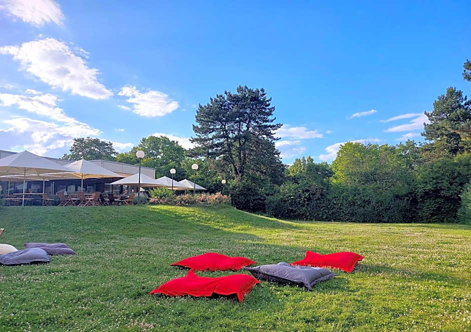 Heinrich Pesch Hotel