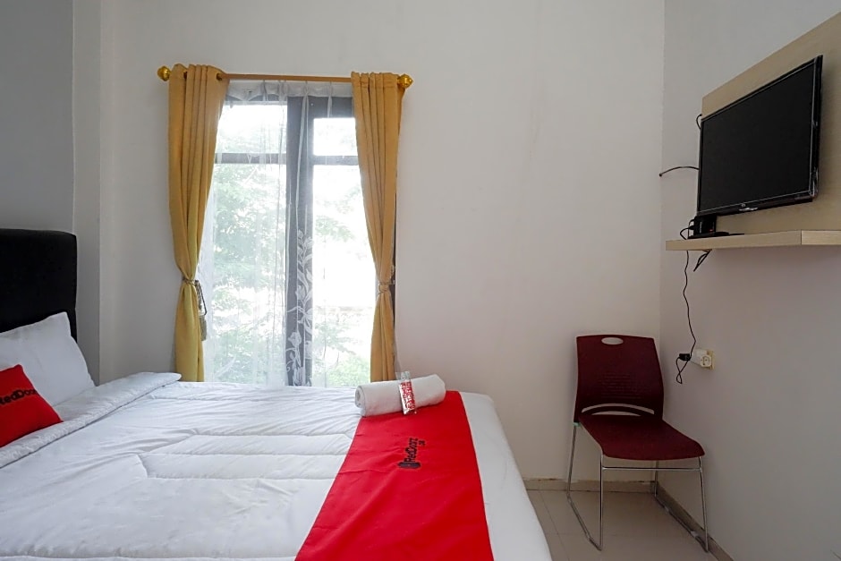 RedDoorz @ Kratonan Solo