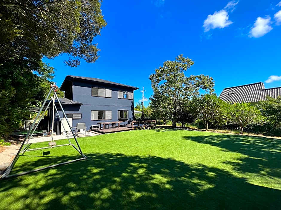 森の香りに包まれたプライベート空間でマイデバイスイマーシブ体験を堪能できる贅沢--BlueFlow KATSUURA