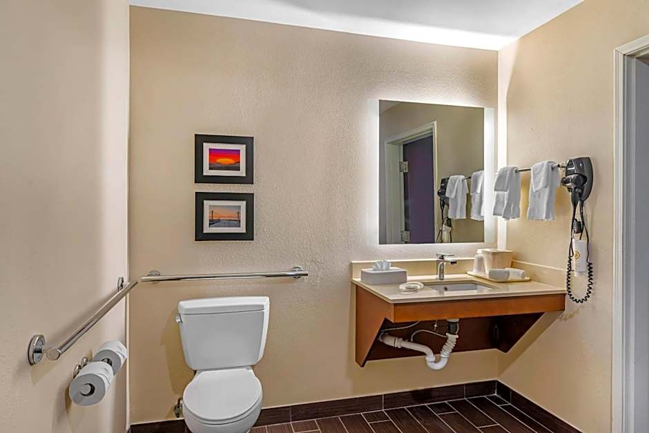 Comfort Suites Savannah Gateway I-95