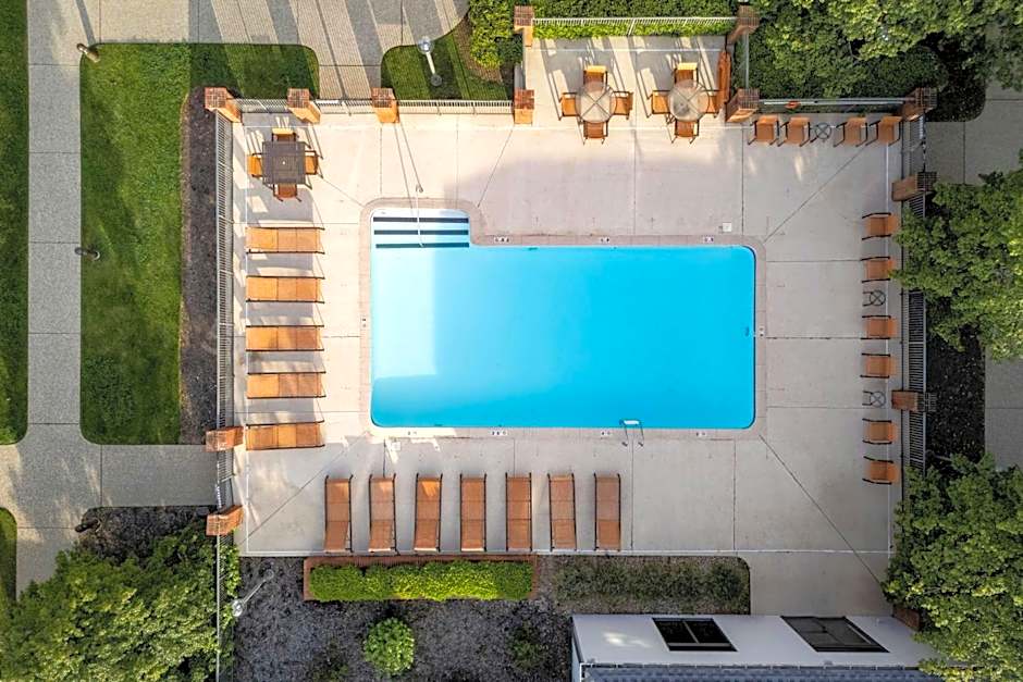 Courtyard by Marriott Louisville East