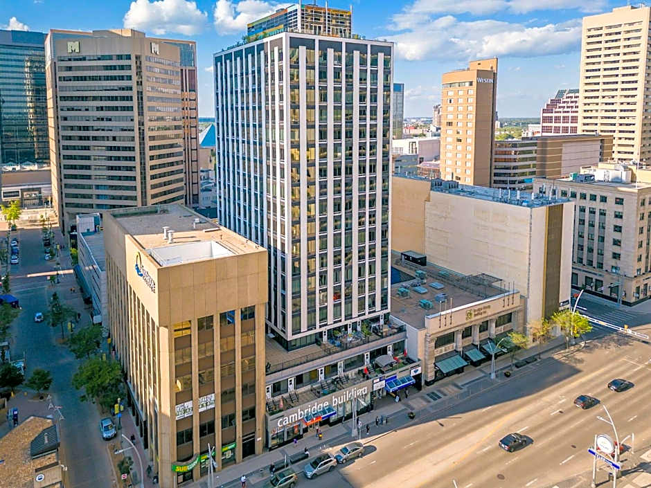 2 Full Beds, Rogers Place Downtown Central, Memorable 1 Bedroom Condo