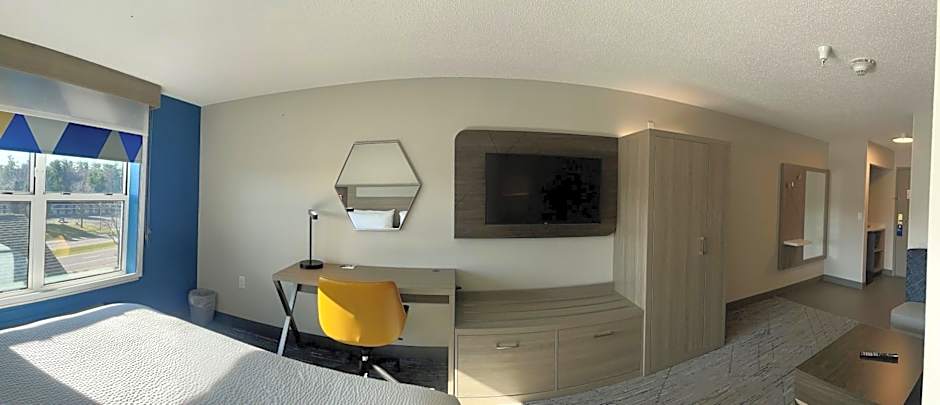 Holiday Inn Express & Suites Marquette By IHG