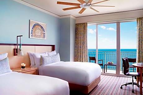 Club Oceanfront, Club lounge access, Guest room, 2 Queen, Oceanfront