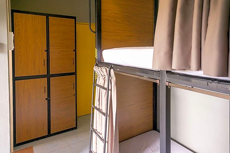 Traveller Bunker Hostel 1