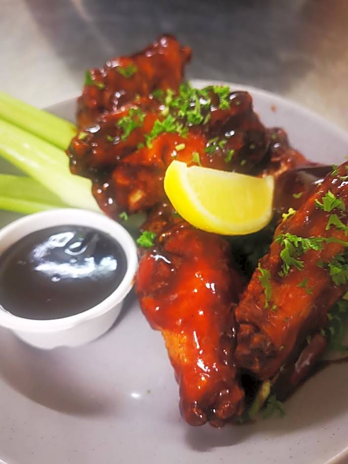 Queensport Tavern And Motel