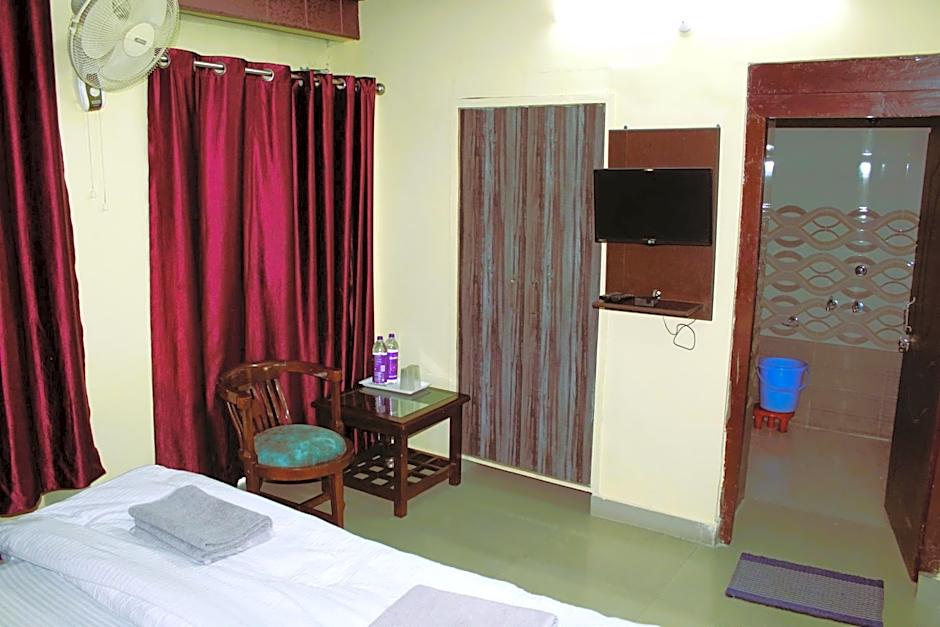 Photo 1 of 14 of Economy Double Room