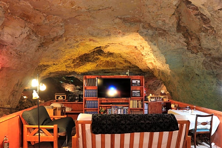 Grand Canyon Caverns Inn