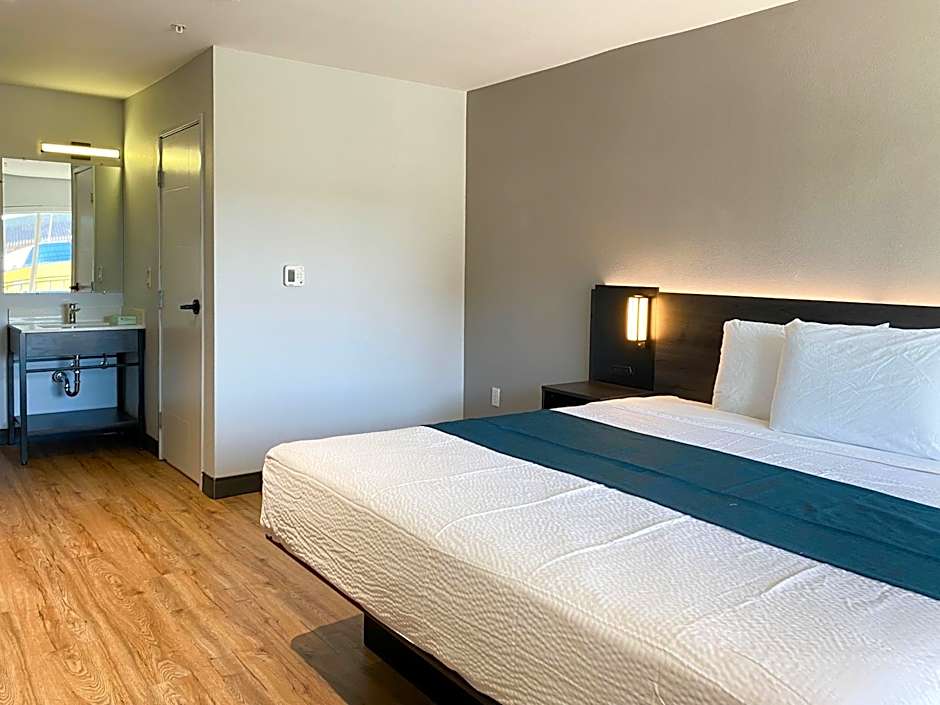 Studio 6 Suites Stockton, CA Waterfront