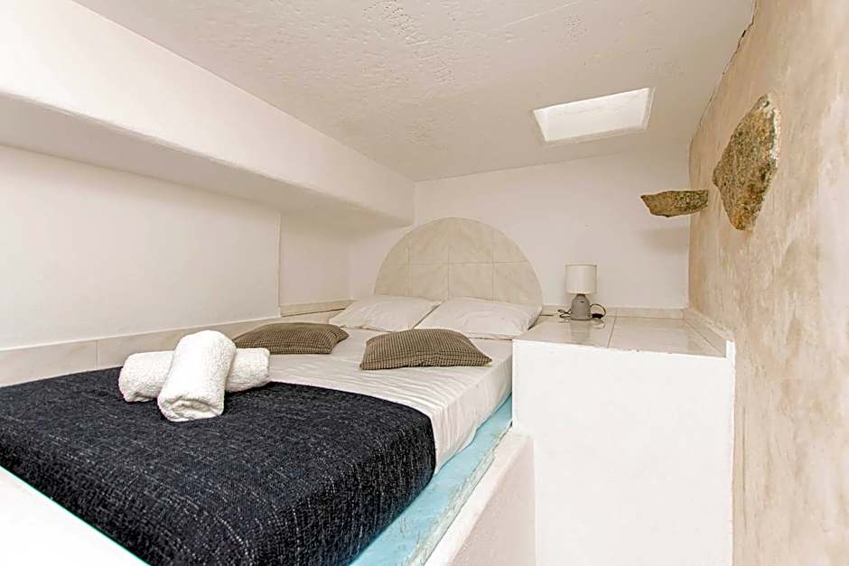 Peristeronas Village